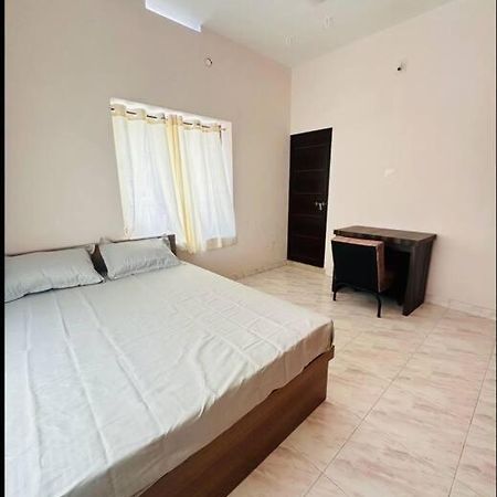 Home At Guruvayur 2 Ac Room,1 Single Bed,Kitchen Ngoại thất bức ảnh