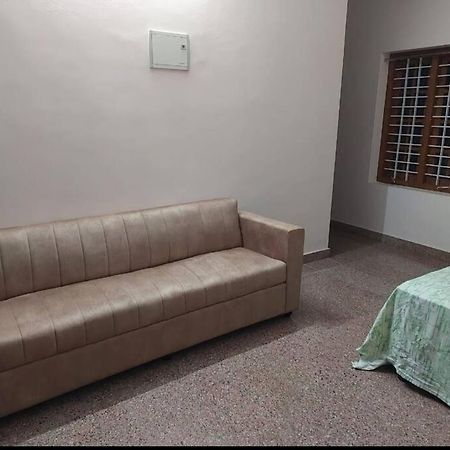 Home At Guruvayur 2 Ac Room,1 Single Bed,Kitchen Ngoại thất bức ảnh