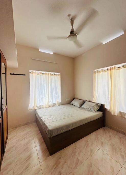 Home At Guruvayur 2 Ac Room,1 Single Bed,Kitchen Ngoại thất bức ảnh